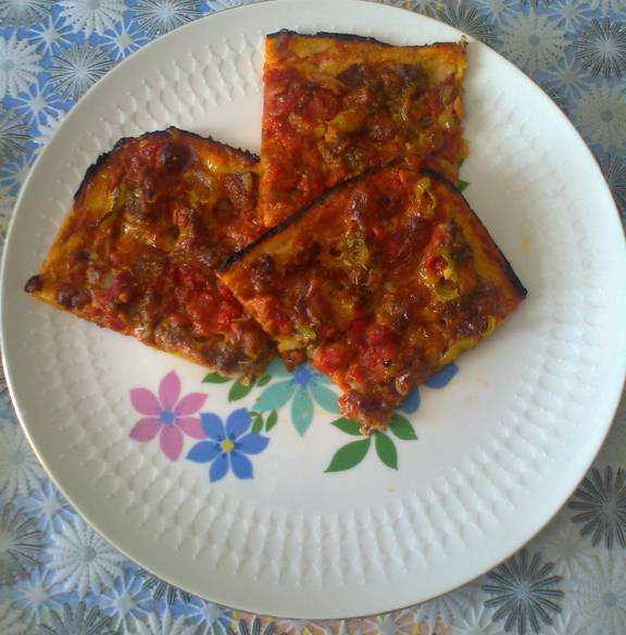 Pizza cu ton si anchoa