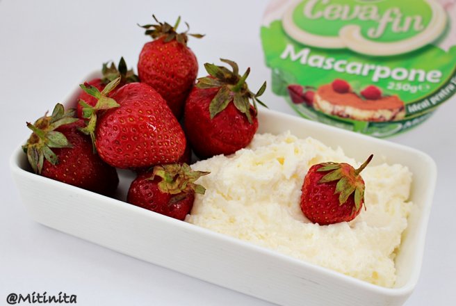 Crema de mascarpone cu frisca