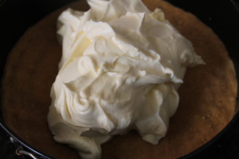 Deliciu cu mascarpone, pere si caramel