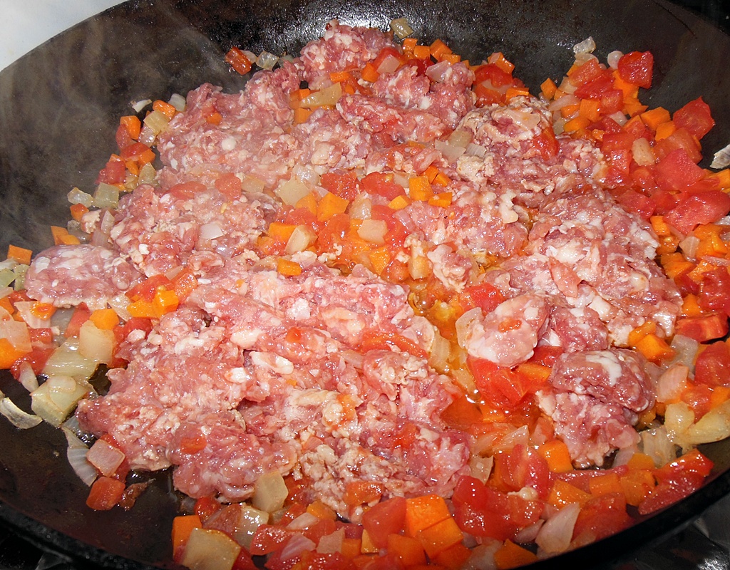 Tarta cu carne tocata, ciuperci si cascaval