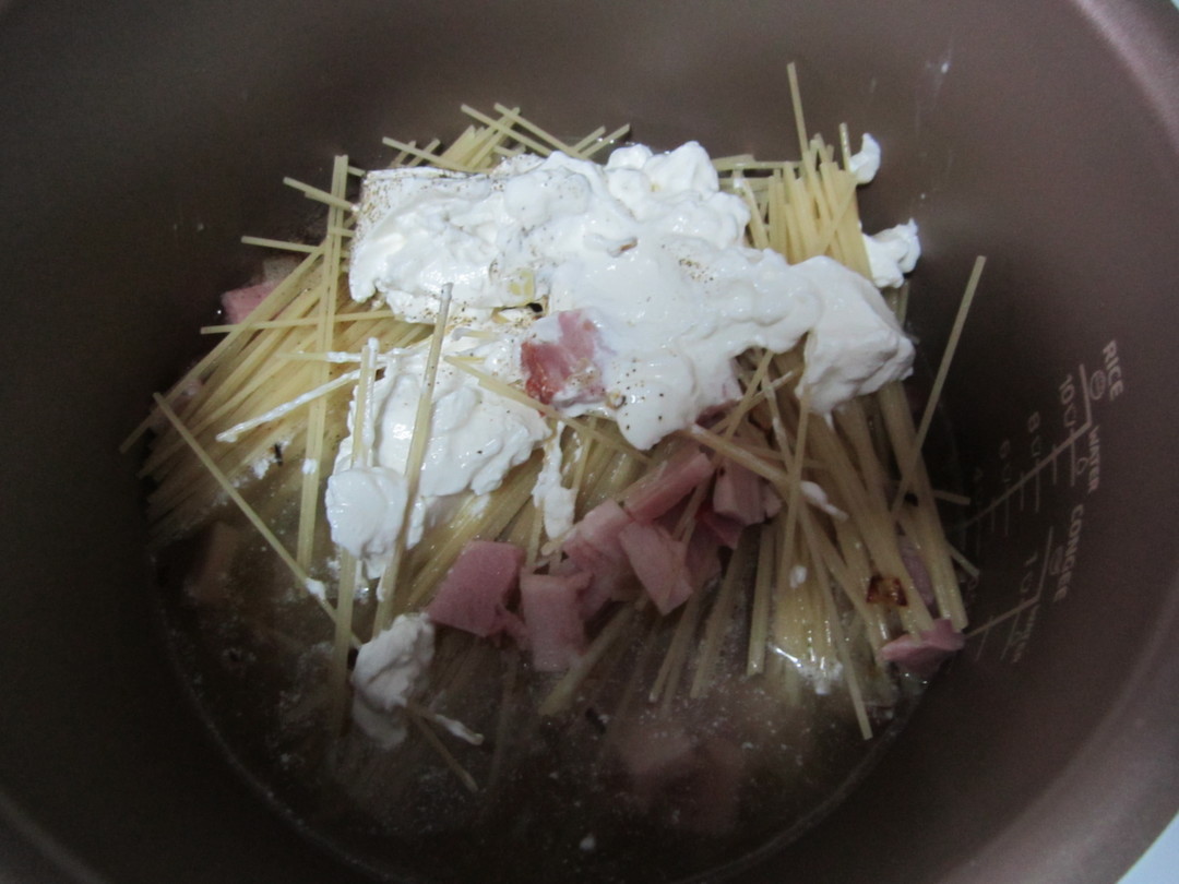 Spaghete Carbonara la Multicooker