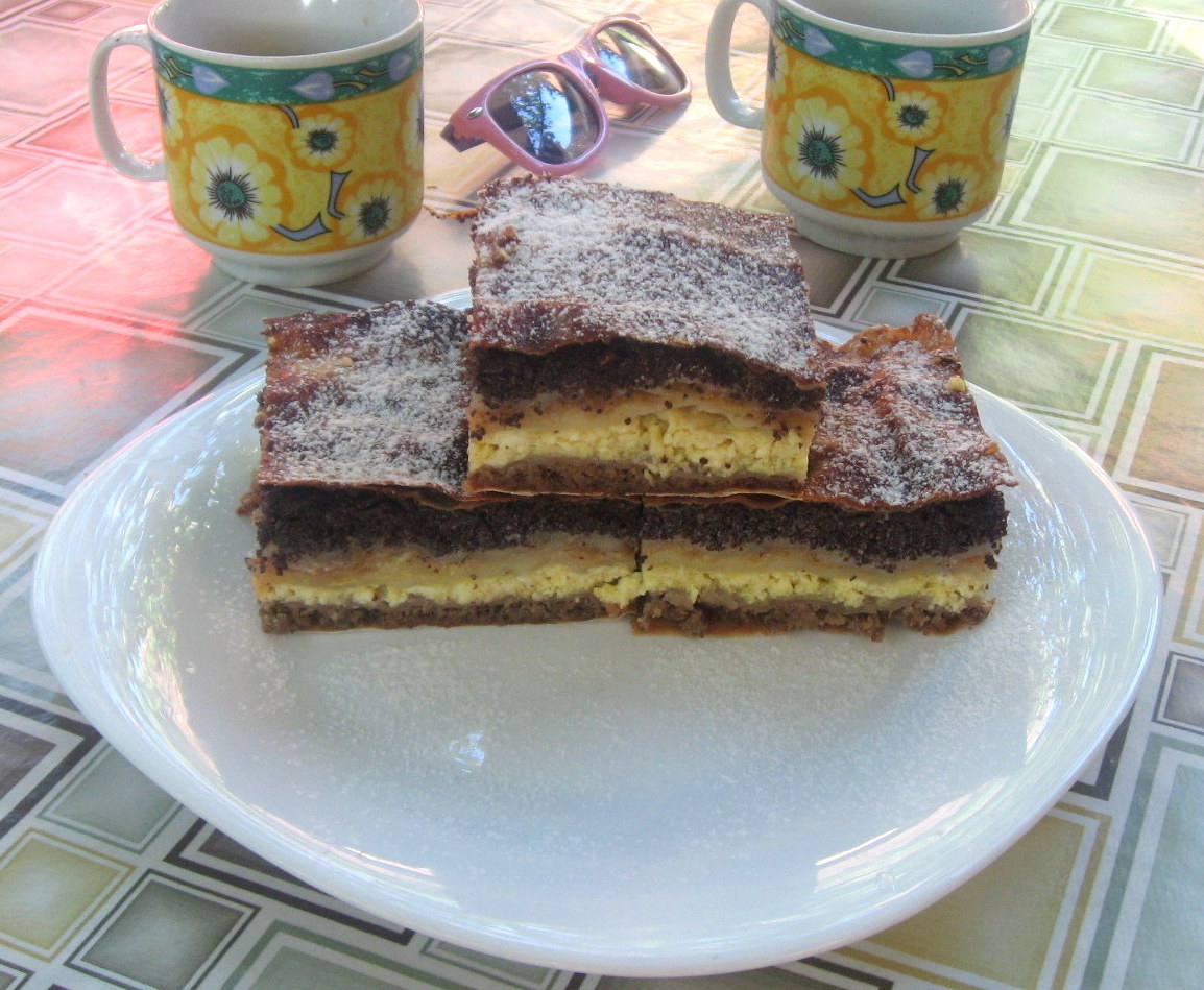 Prajitura ,, Gibanica,,