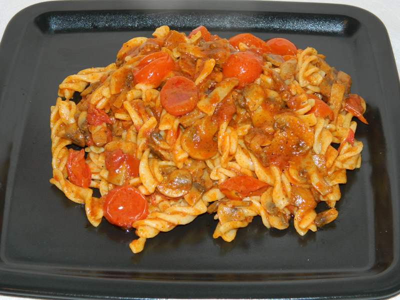 Fusilli cu ciuperci si rosii chery