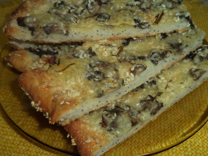 Focaccia cu ciuperci si cascaval