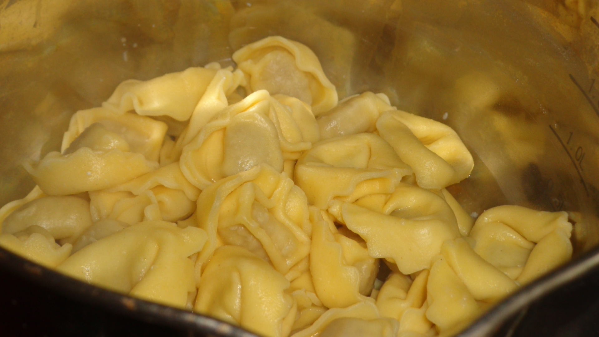 Tortellini cu sos de branza de vaca