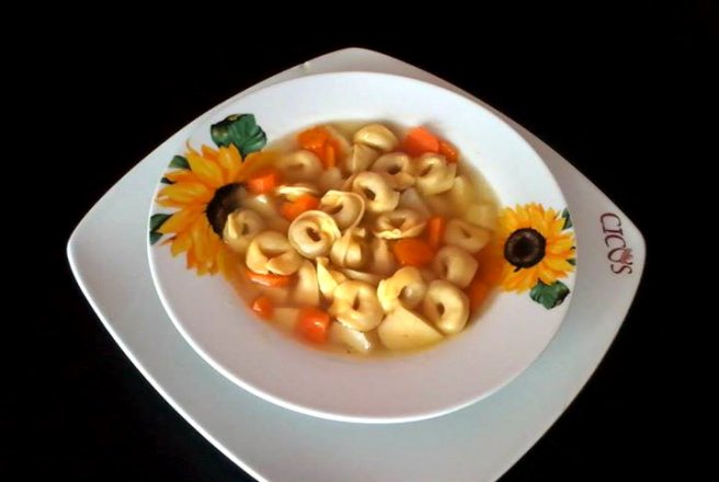 Supa cu tortellini ( tortellini nel brodo)..