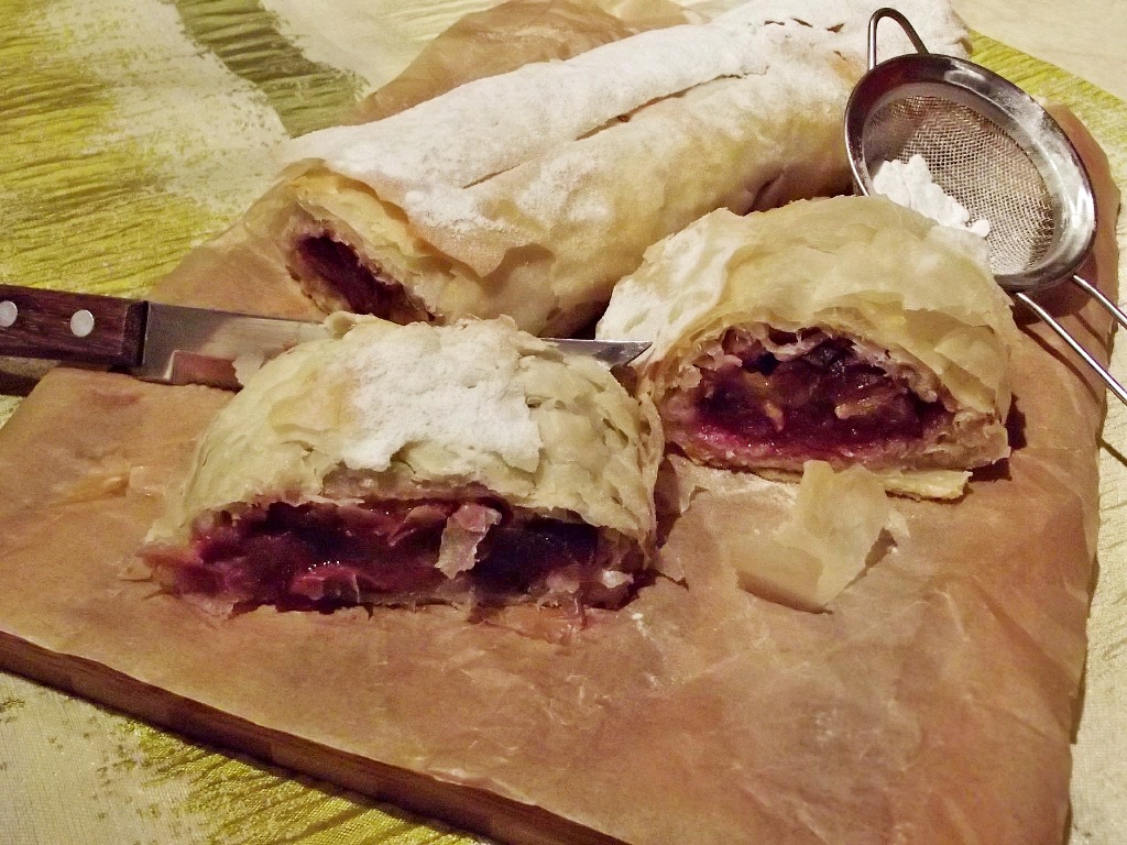 Strudel cu prune