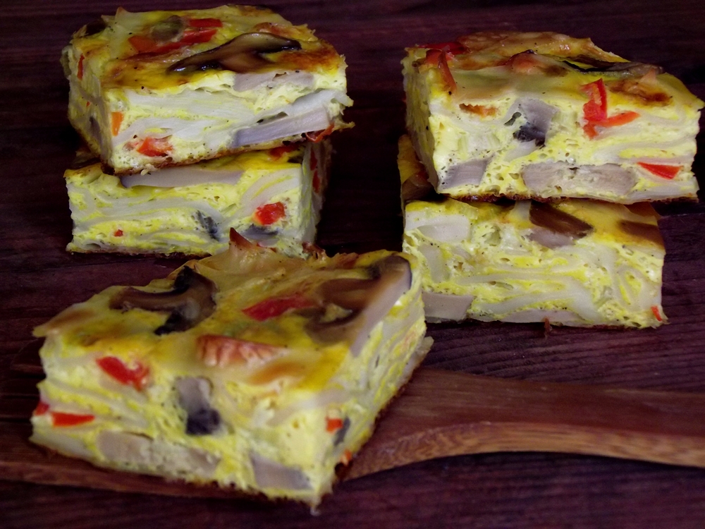 Aperitiv frittata cu paste si legume