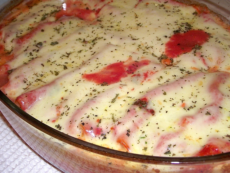 Cannelloni cu carne si suc de rosii