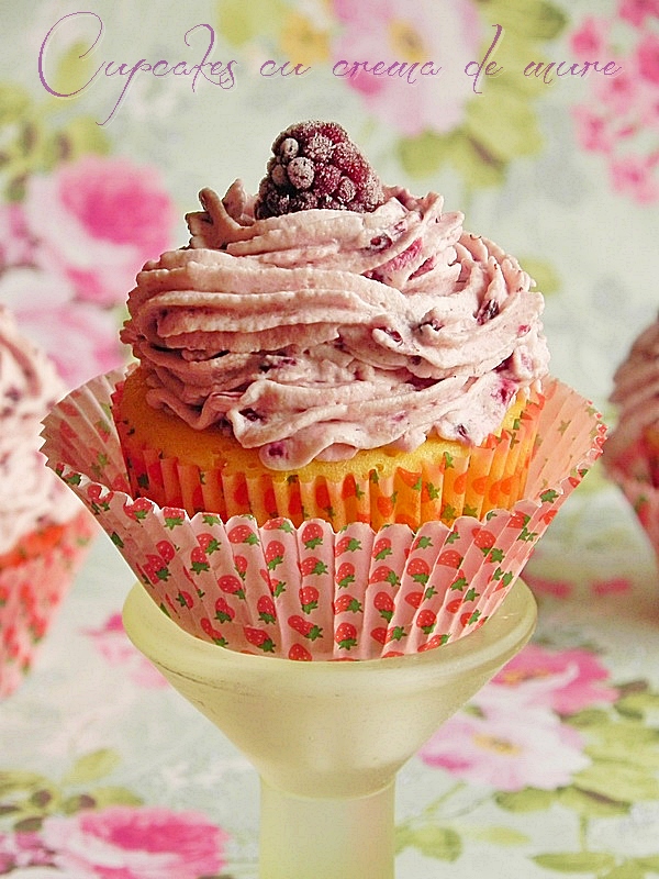 Cupcakes cu crema de mure