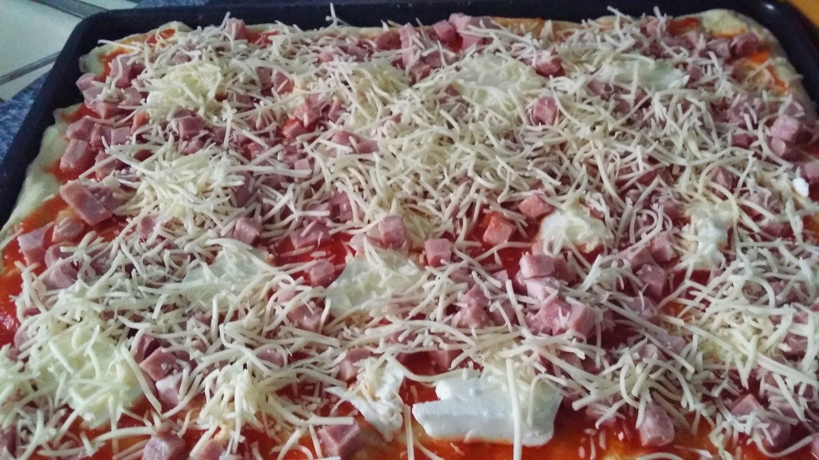 Pizza cu sunca si branza