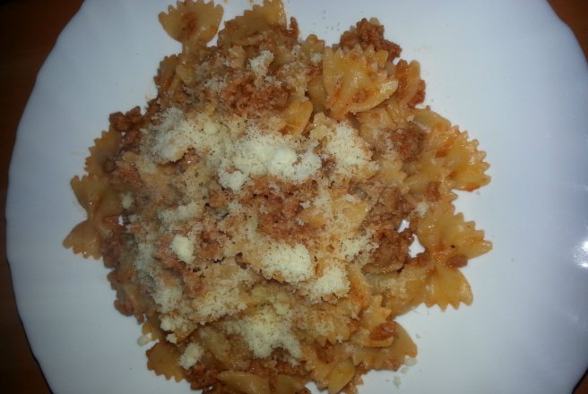 Farfalle cu salsiccia(carnat crud)