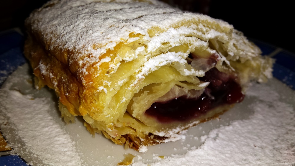 Strudel cu  fructe de padure