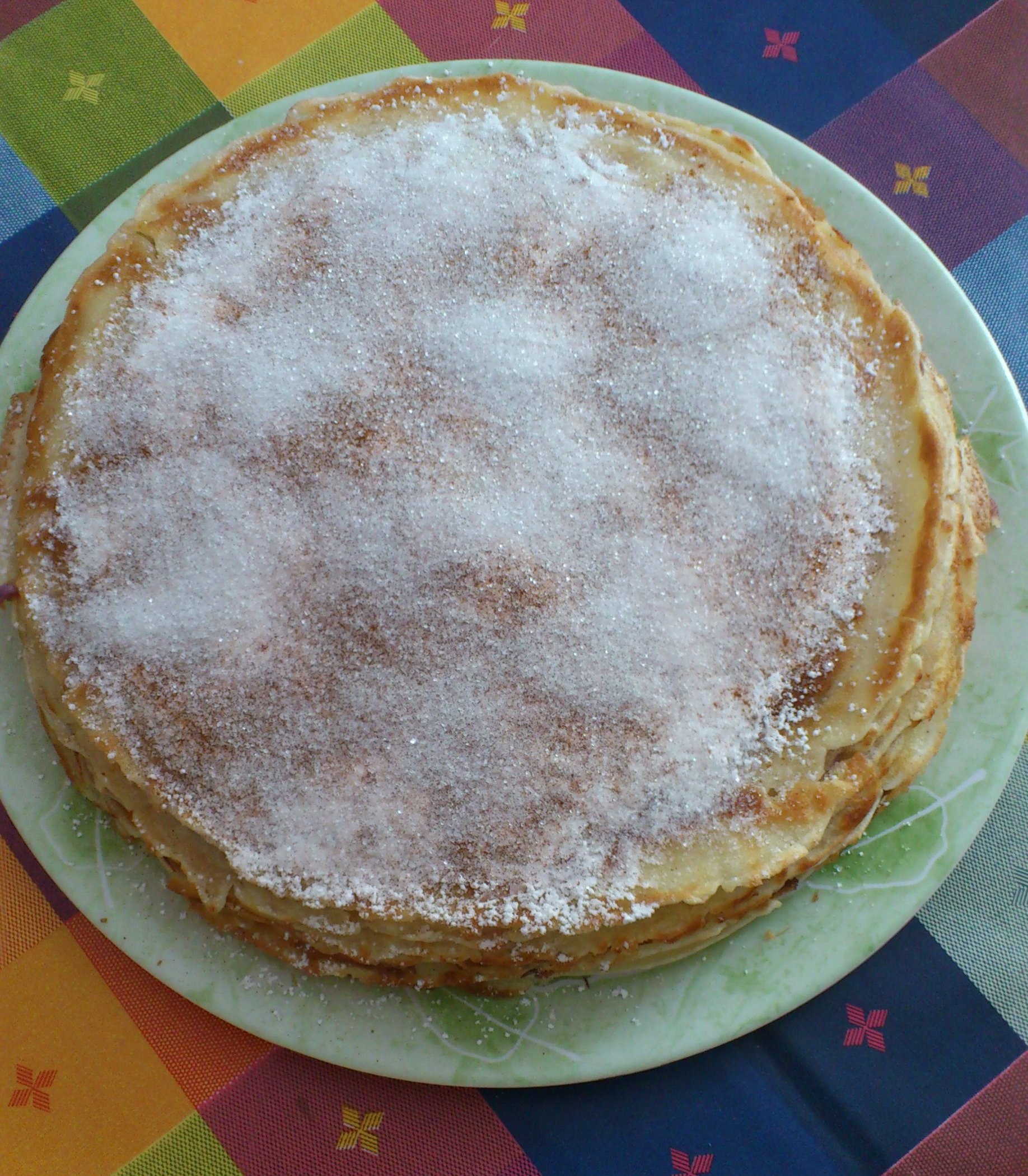 Tort de clatite cu crema mascarpone si mure