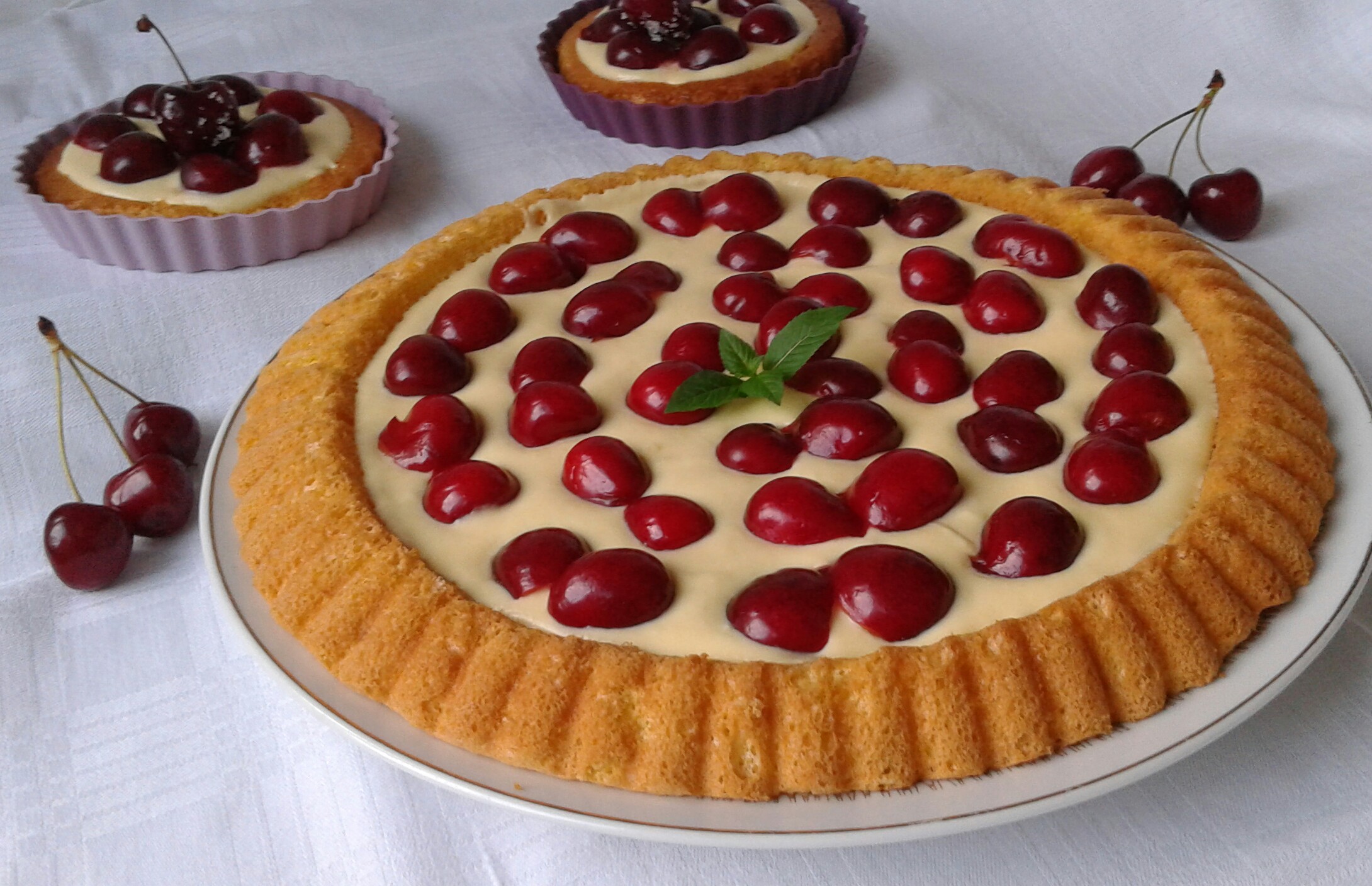 Tarta cu crema de vanilie, mascarpone si cirese