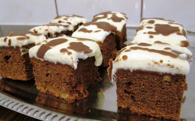 Brownie cu crema de branza