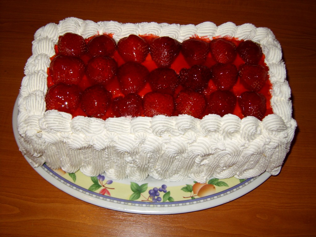 Tort cu mousse de piersici.