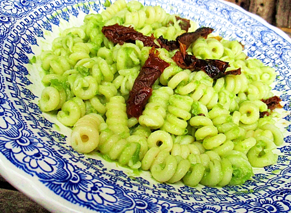 Fusilli cu crema de mazare