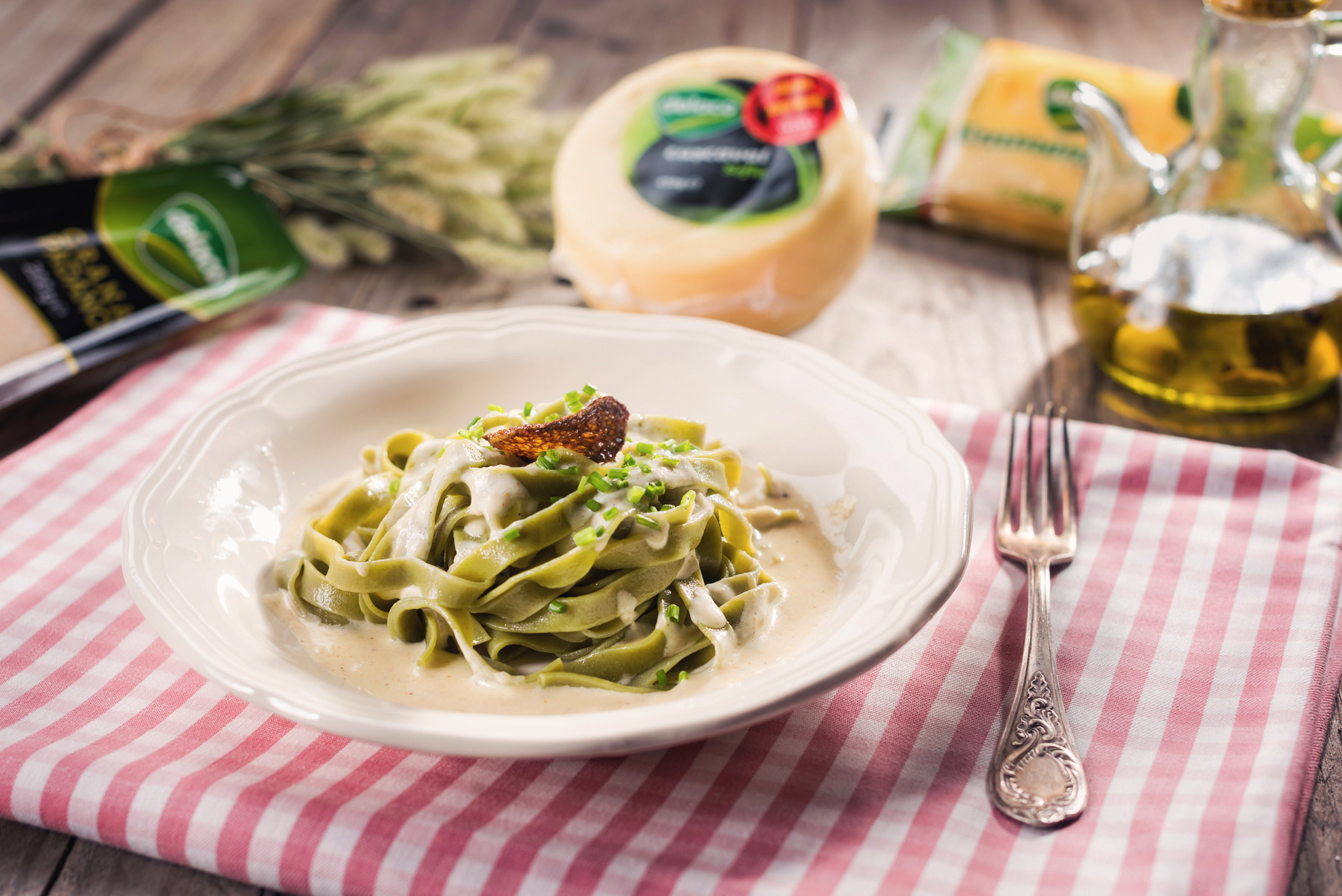 Tagliatelle con spinaci e quattro formaggi - Delaco