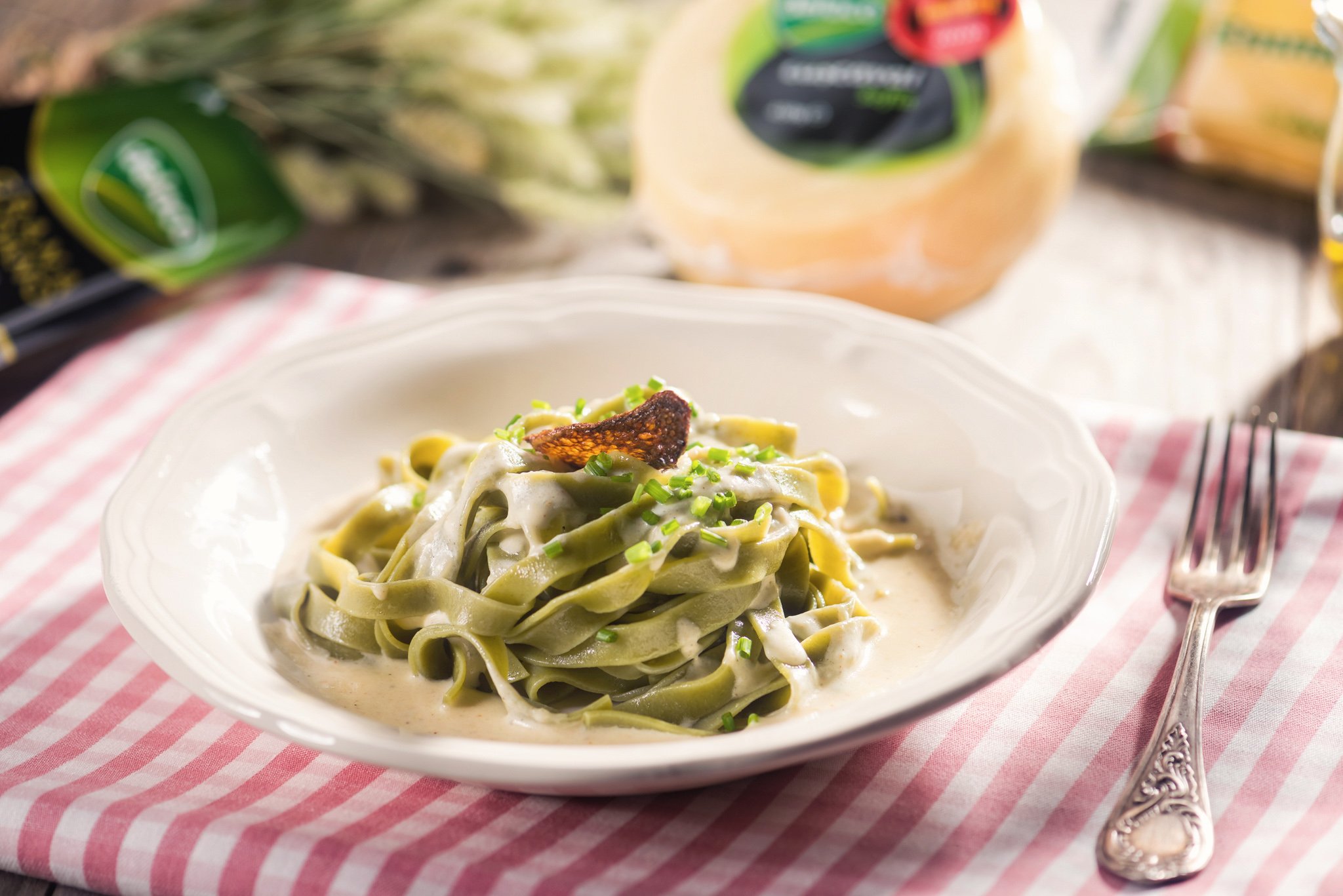 Tagliatelle con spinaci e quattro formaggi - Delaco