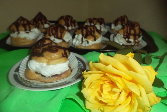 Choux a la creme cu dulceata de zmeura