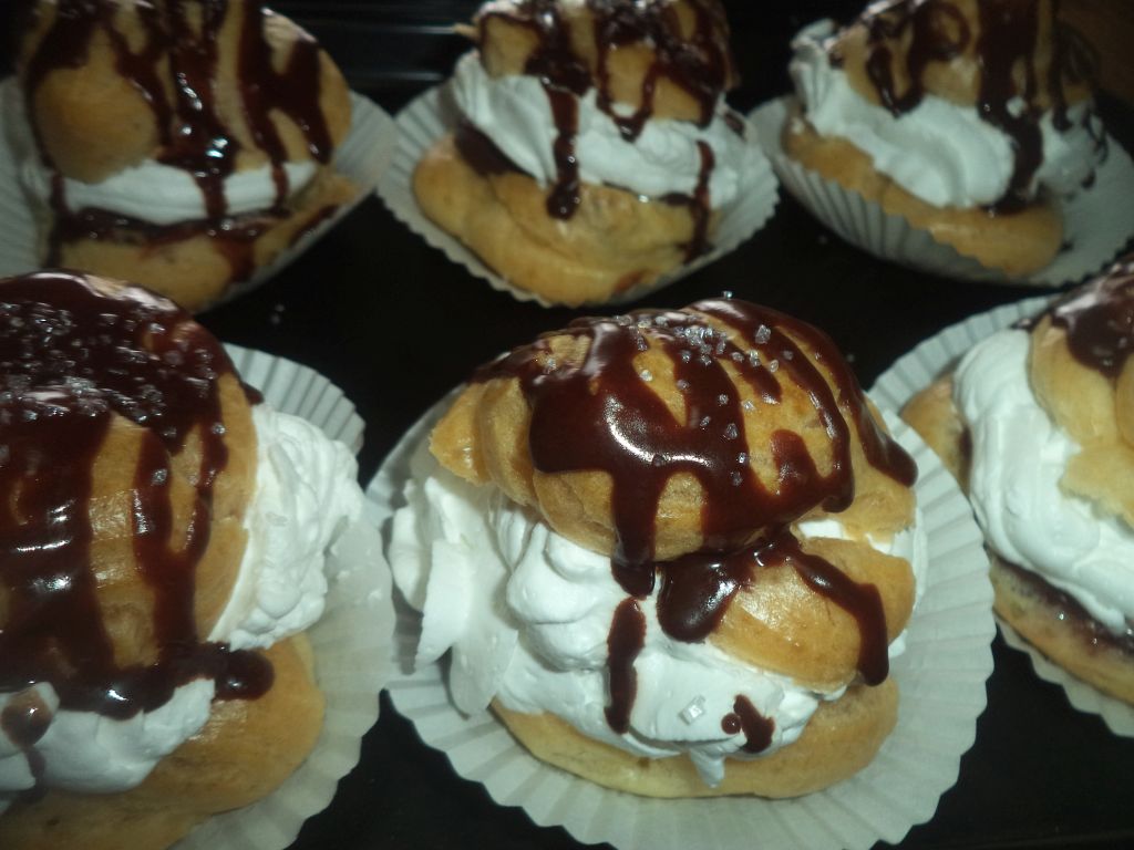 Choux a la creme cu dulceata de zmeura