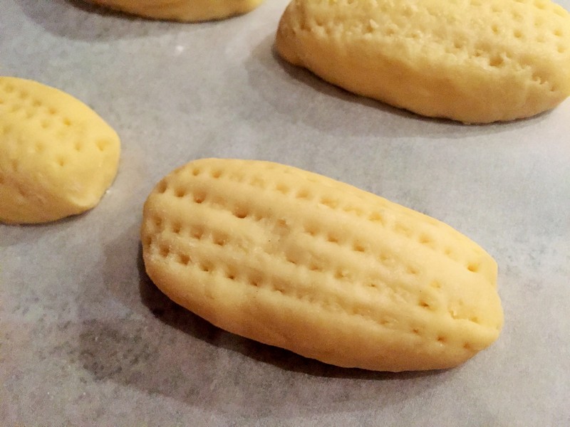 Biscuiti vanilati cu branza dulce si lamaie