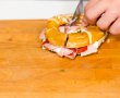 Bagel cu crema de branza cu smantana Delaco, bacon si salata de ardei copti-14