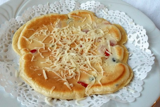 Pancakes cu sunca, ardei si masline