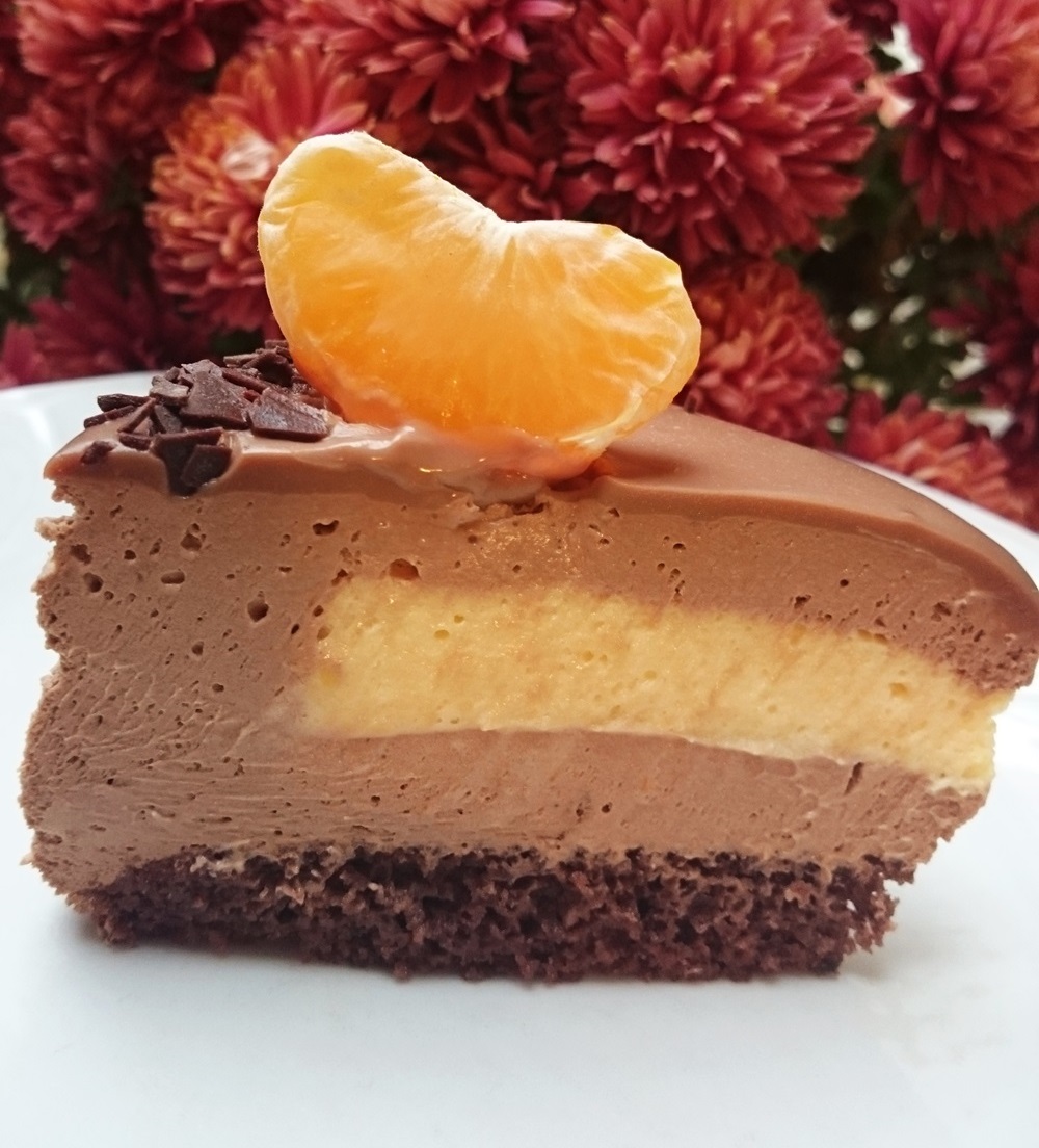 Tort cu mousse de mandarine si ciocolata