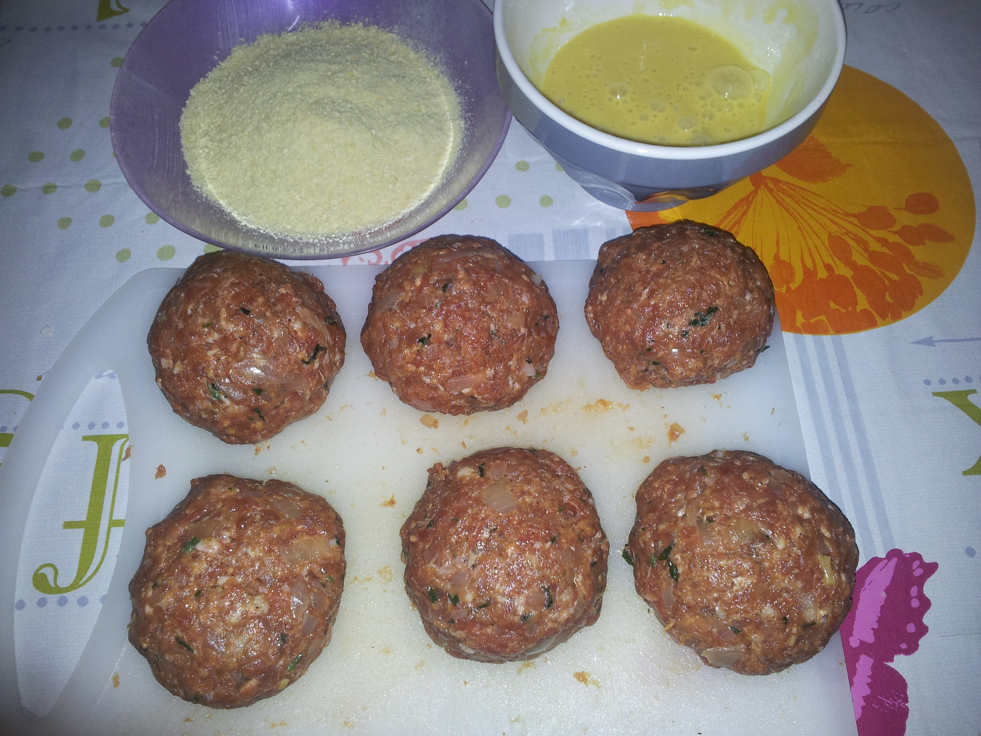 Meatballs cu oua sau Chiftele umplute cu oua