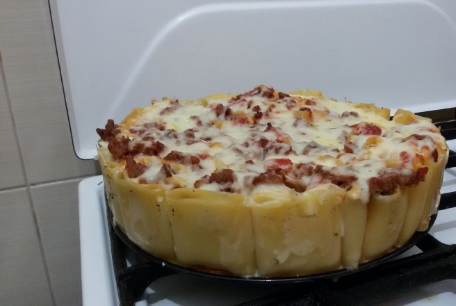 Plăcintă cu paste și carne (rigatoni pie)