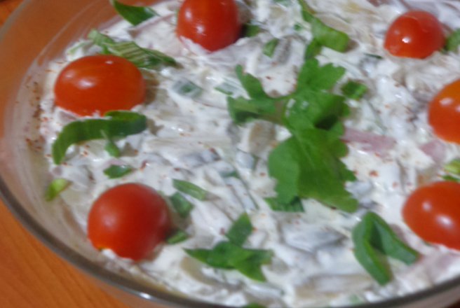 Salata de ciuperci cu sunca si castraveti murati