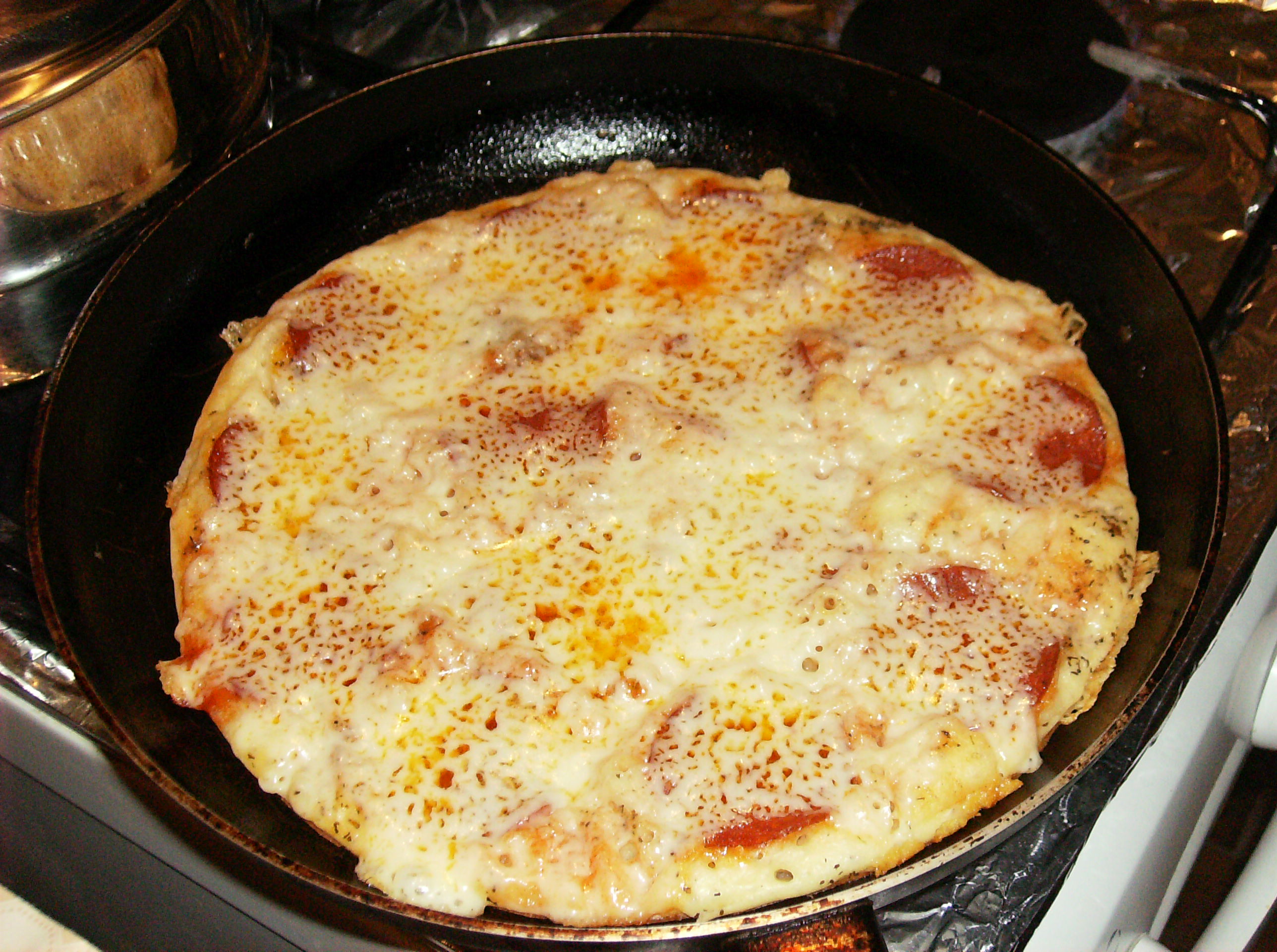 Pizza la tigaie in 15 minute