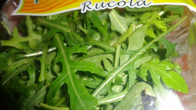 Salata de creveti, rucola si mango