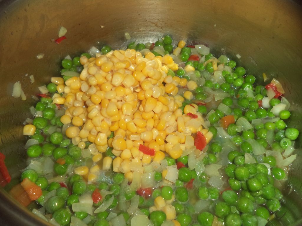 Mix de boabe in sos de tomate