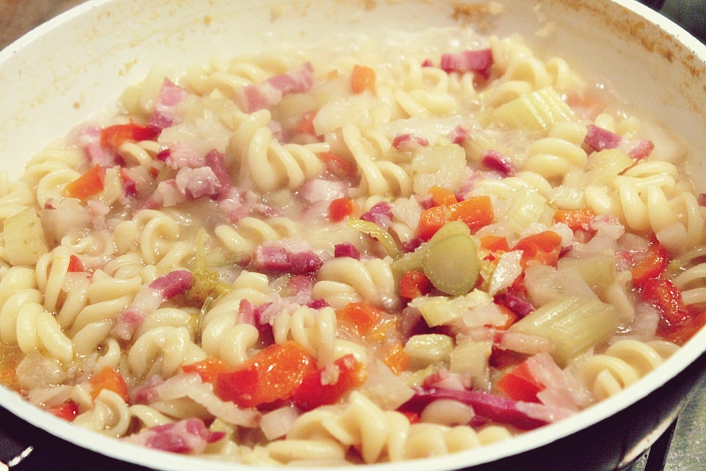 Spirale cu bacon si legume – one pot pasta