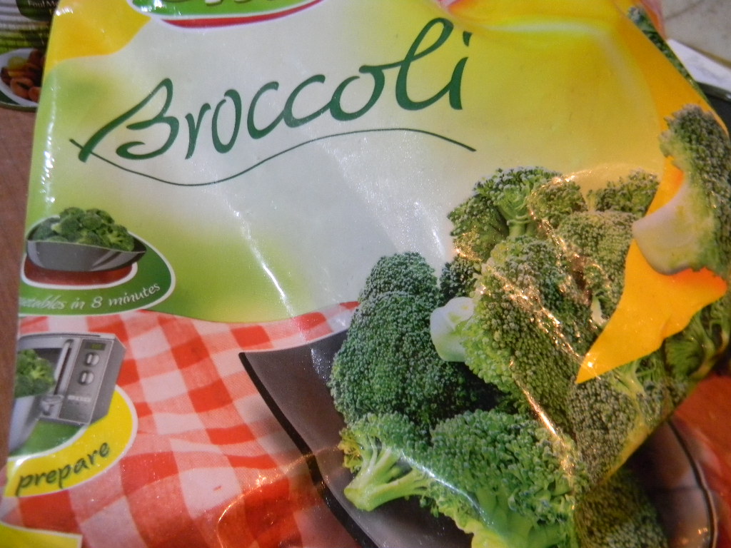 Salata de broccoli cu naut si fasole