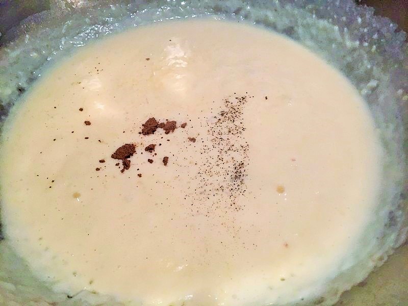 Chiftelute vegetariene cu spanac si parmezan in crusta de susan cu sos alb