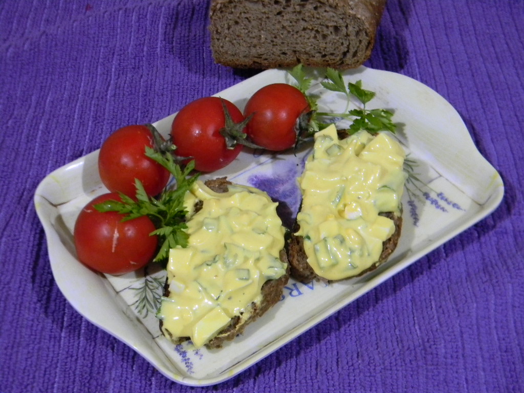 Sandvici cu salata de oua