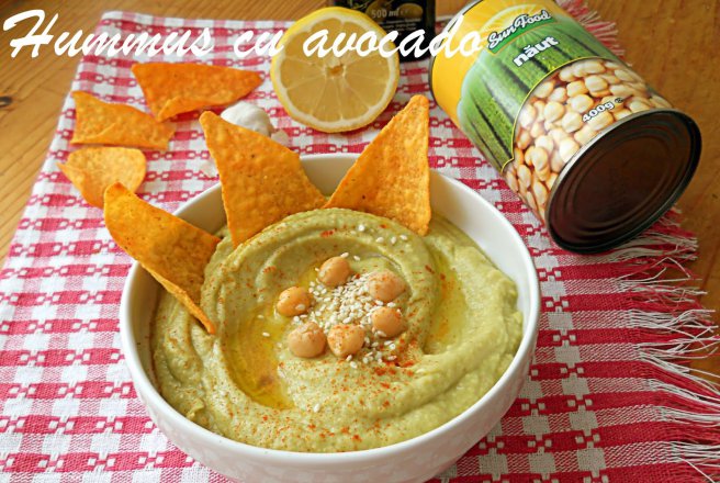 Hummus cu avocado