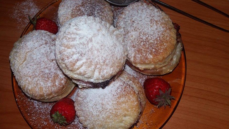 Strudel cu ciocolata si capsuni