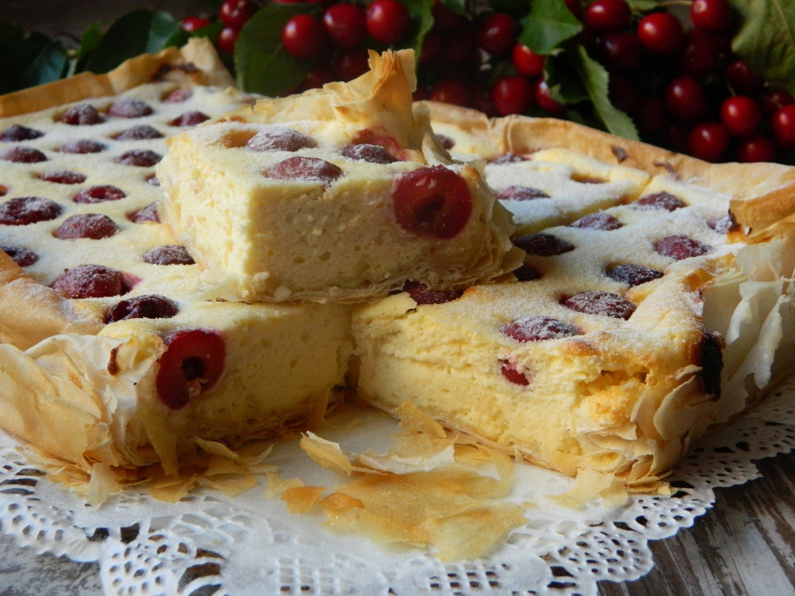 Placinta crocanta cu branza si cirese