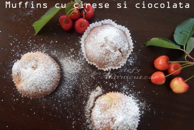 Muffins cu cirese si ciocolata