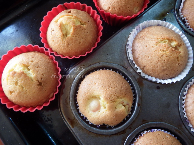 Muffins cu cirese si ciocolata