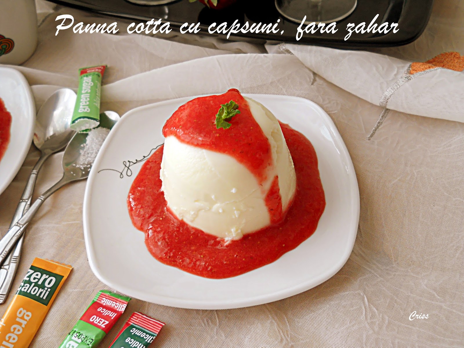 Panna cotta cu sos de capsuni