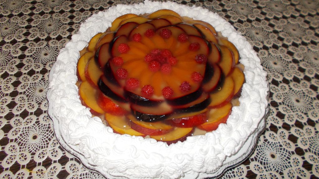 Tarta cu fructe, budinca si frisca