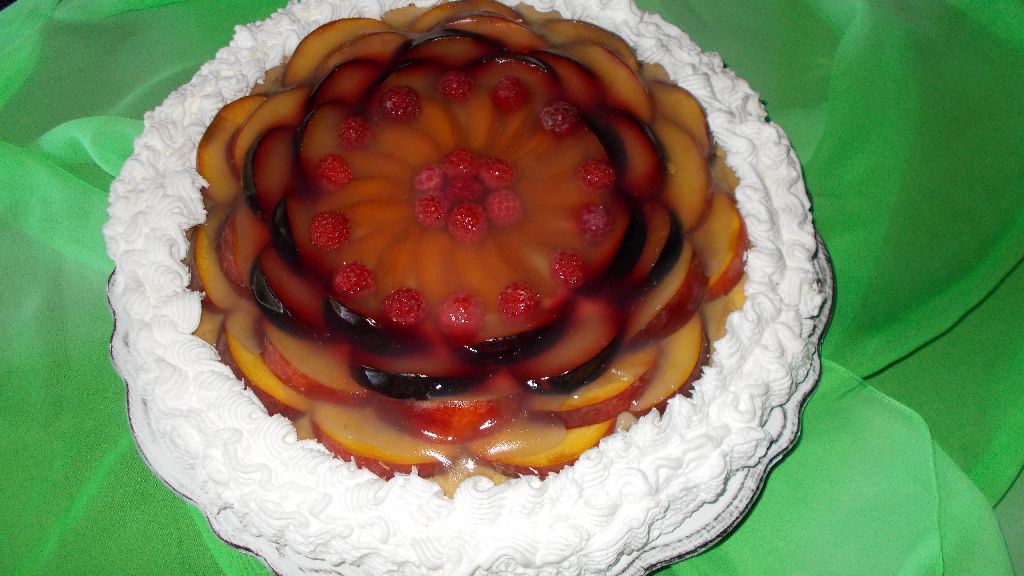 Tarta cu fructe, budinca si frisca