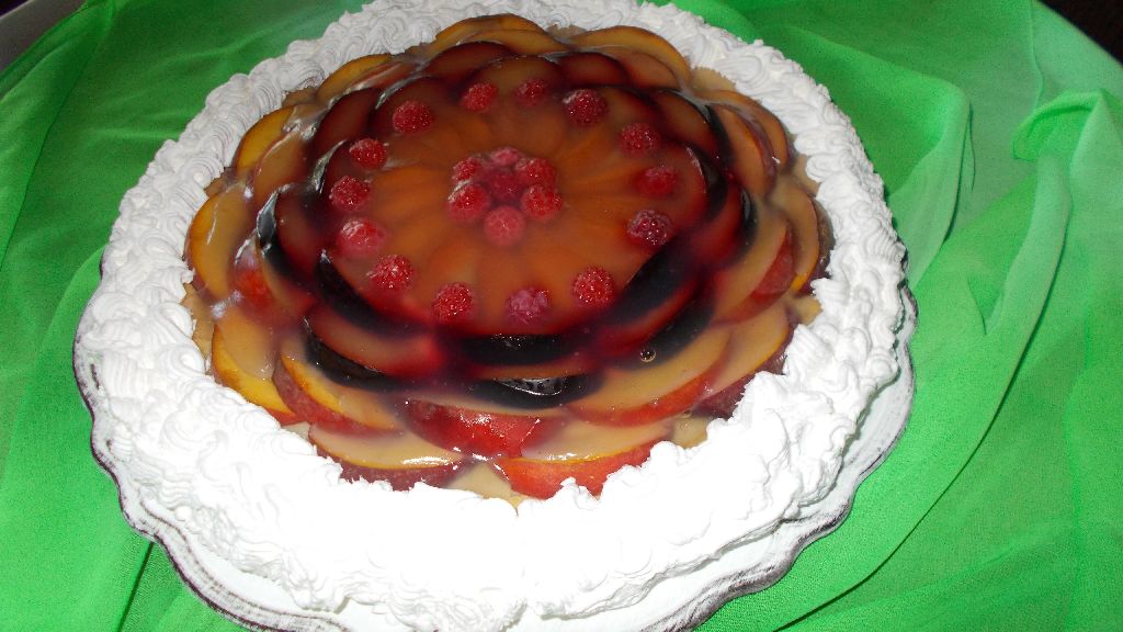 Tarta cu fructe, budinca si frisca