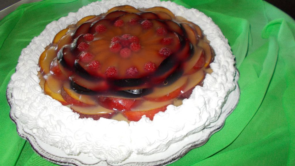 Tarta cu fructe, budinca si frisca